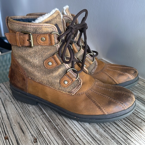 Ugg Cecile boots size 8 great condition - Picture 1 of 9